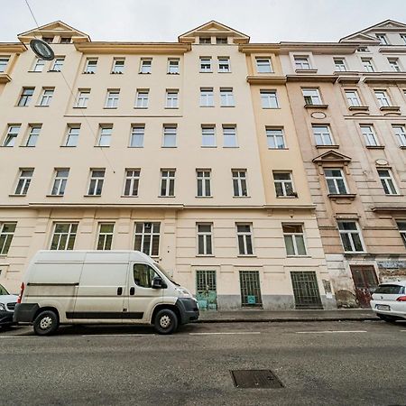Zeus Design Mini Apartment Erlach #10 Wina Bagian luar foto
