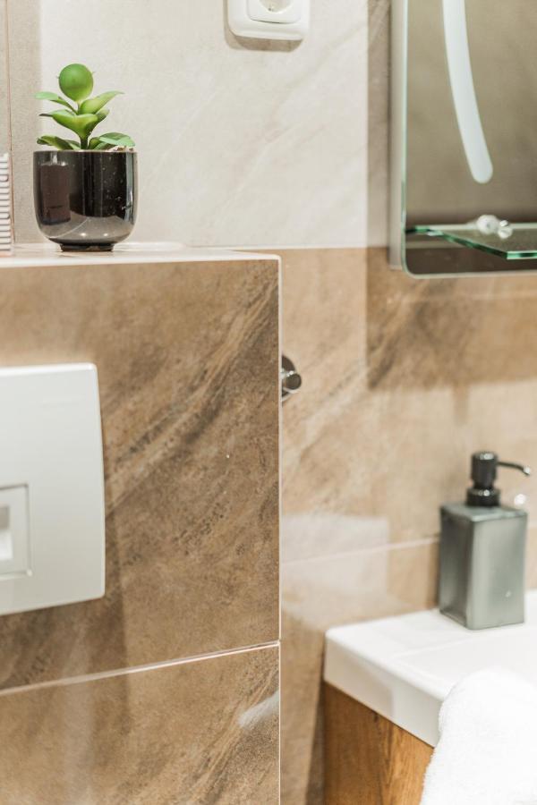 Zeus Design Mini Apartment Erlach #10 Wina Bagian luar foto